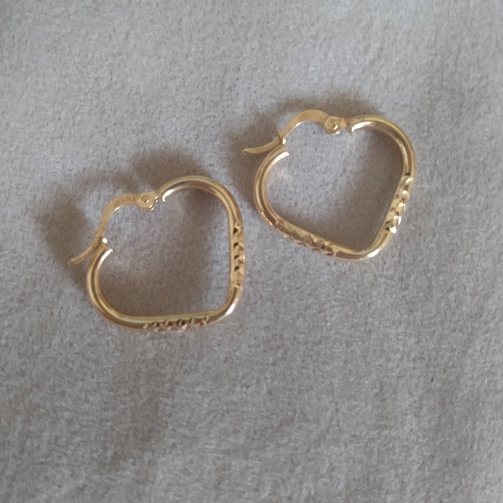 14 KT Yellow Gold Heart Earrings